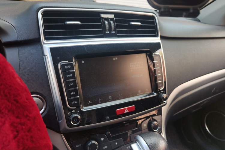 Used Haval M6 2019 1.5T DCT Two-Wheel Drive Elite Version China V Standard Audio And AC Panel