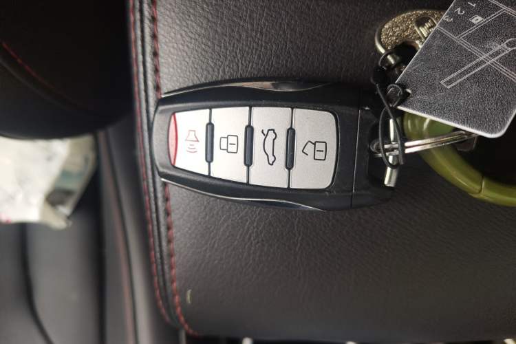 Used Haval M6 2019 1.5T DCT Two-Wheel Drive Elite Version China V Standard Vehicle Key