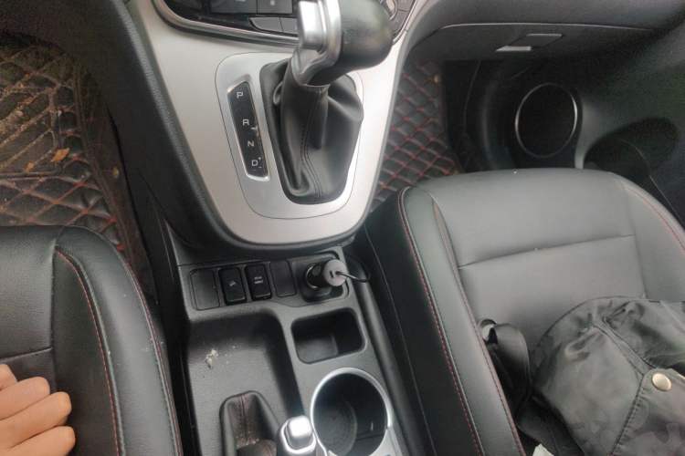 Used Haval M6 2019 1.5T DCT Two-Wheel Drive Value Edition China VI Standard Gear Lever
