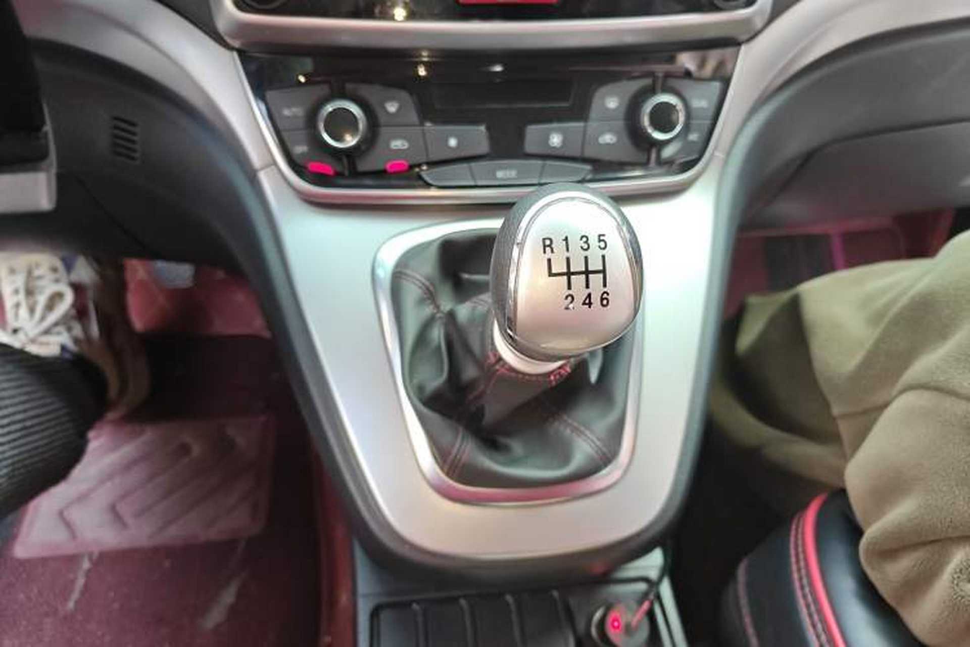 Used Haval M6 2019 1.5T Manual Two-Wheel Drive Urban Version China VI Standard Gear Lever
