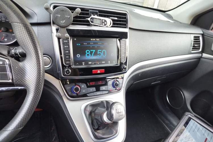 Used Haval M6 2019 1.5T Manual Two-Wheel Drive Urban Version China VI Standard Audio And AC Panel
