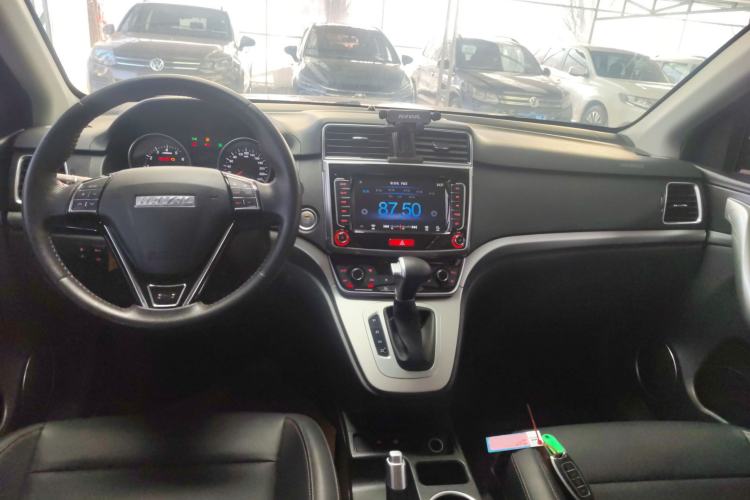 Used Haval M6 2019 1.5T DCT Two-Wheel Drive Elite Version China VI Standard Center Console