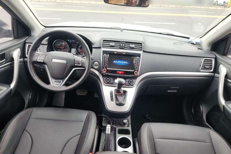 Used Haval M6 2019 1.5T DCT Two-Wheel Drive Elite Version China VI Standard Center Console