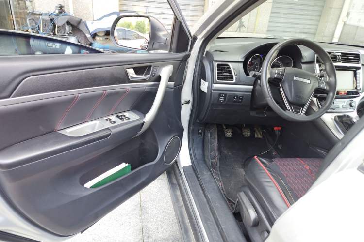 Used Haval M6 2019 1.5T Manual Two-Wheel Drive Urban Version China VI Standard Driver Seat