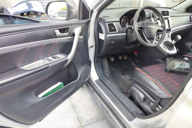 Used Haval M6 2019 1.5T Manual Two-Wheel Drive Urban Version China VI Standard Left Front Door Interior