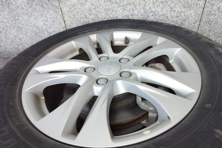 Used Haval M6 2019 1.5T Manual Two-Wheel Drive Urban Version China VI Standard Left Front Wheel Hub