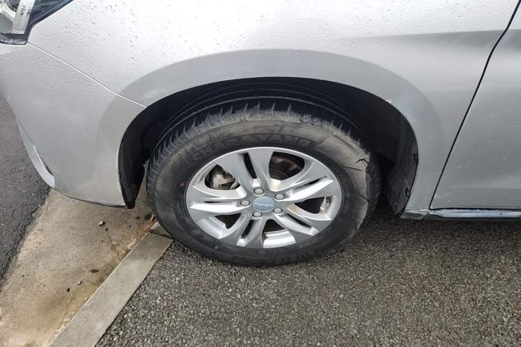 Used Haval M6 2019 1.5T DCT Two-Wheel Drive Elite Version China VI Standard Left Front Wheel Hub