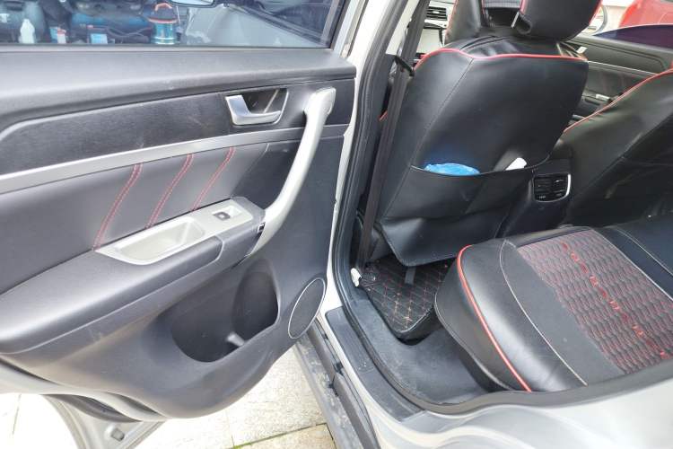 Used Haval M6 2019 1.5T Manual Two-Wheel Drive Urban Version China VI Standard Left Rear Door Interior