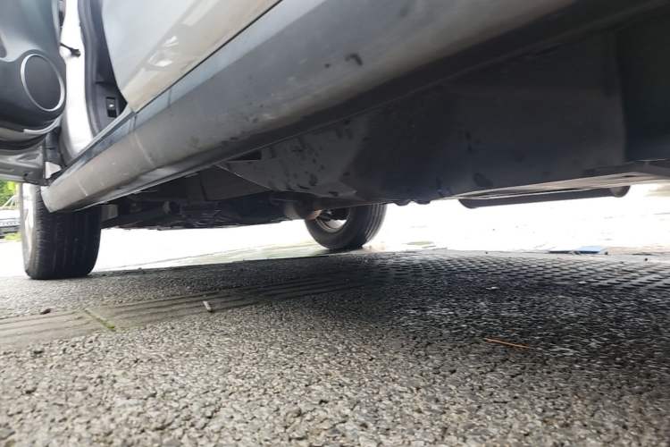Used Haval M6 2019 1.5T DCT Two-Wheel Drive Elite Version China VI Standard Left Side Sill