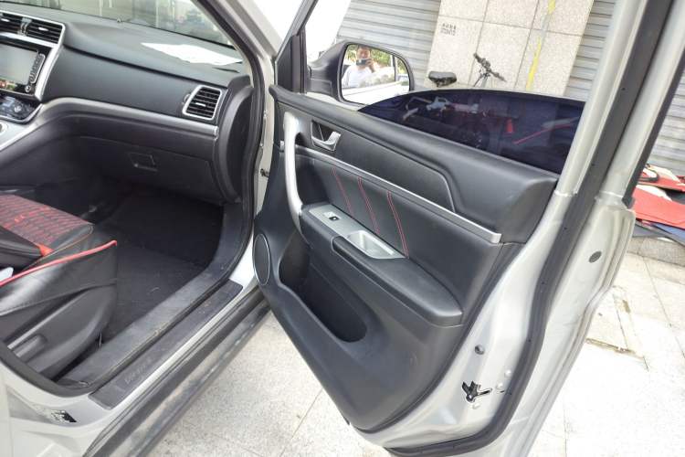 Used Haval M6 2019 1.5T Manual Two-Wheel Drive Urban Version China VI Standard Right Front Door Interior