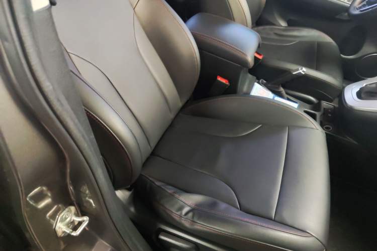 Used Haval M6 2019 1.5T DCT Two-Wheel Drive Elite Version China VI Standard Right Front Seat
