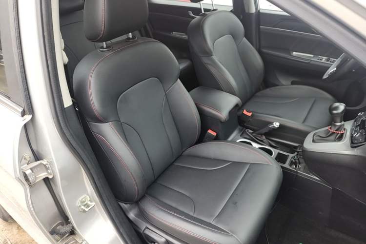 Used Haval M6 2019 1.5T DCT Two-Wheel Drive Elite Version China VI Standard Right Front Seat