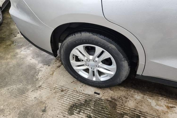 Used Haval M6 2019 1.5T DCT Two-Wheel Drive Elite Version China VI Standard Right Rear Wheel Hub