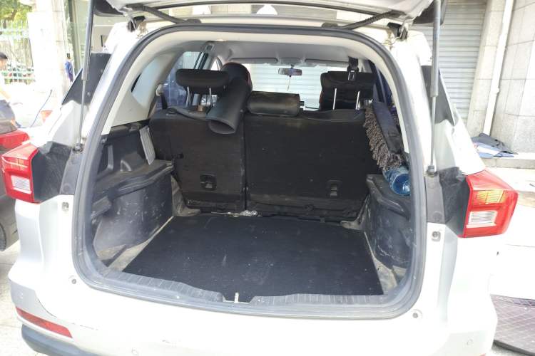 Used Haval M6 2019 1.5T Manual Two-Wheel Drive Urban Version China VI Standard Trunk