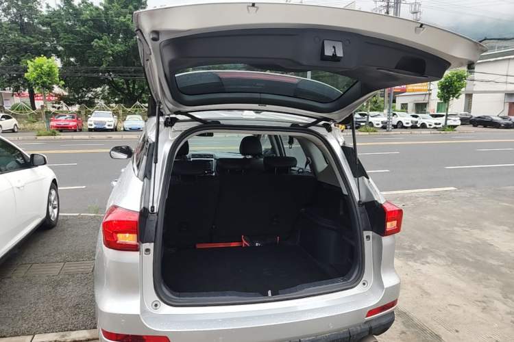 Used Haval M6 2019 1.5T DCT Two-Wheel Drive Elite Version China VI Standard Trunk