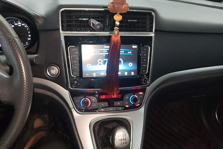 Used Haval M6 2019 1.5T Manual Two-Wheel Drive Urban Version China VI Standard Audio And AC Panel