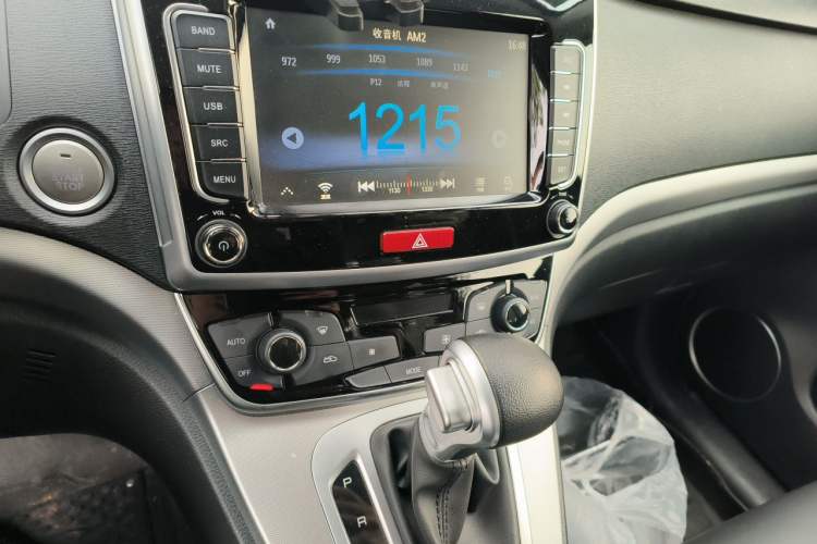 Used Haval M6 2019 1.5T DCT Two-Wheel Drive Elite Version China VI Standard Audio And AC Panel