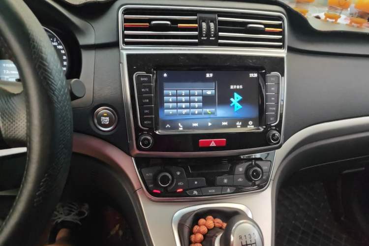 Used Haval M6 2019 1.5T Manual Two-Wheel Drive Elite Version China V Standard Audio And AC Panel