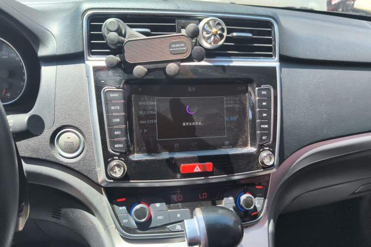 Used Haval M6 2019 1.5T DCT Two-Wheel Drive Elite Version China VI Standard Audio And AC Panel