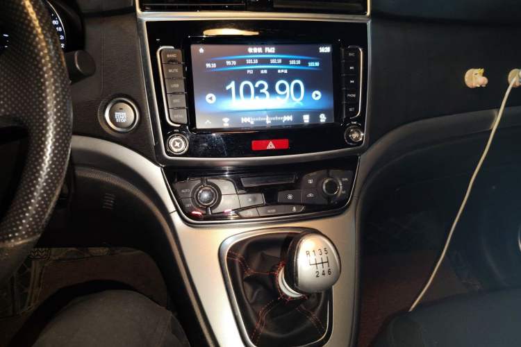 Used Haval M6 2019 1.5T Manual Two-Wheel Drive Urban Version China VI Standard Audio And AC Panel