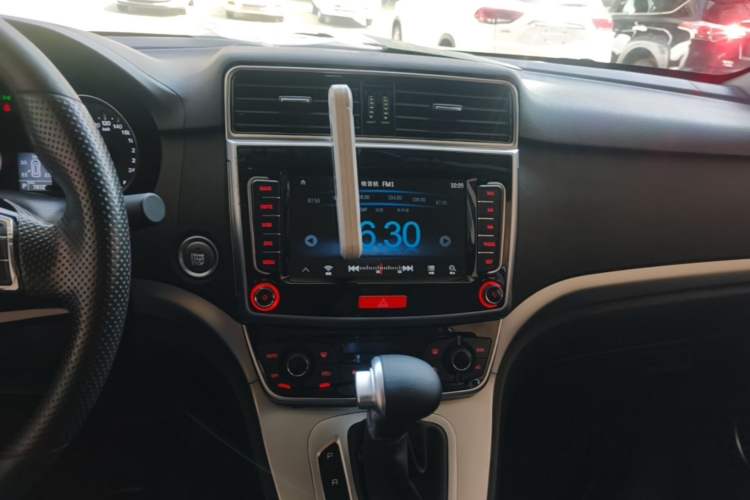 Used Haval M6 2019 1.5T DCT Two-Wheel Drive Value Edition China VI Standard Audio And AC Panel