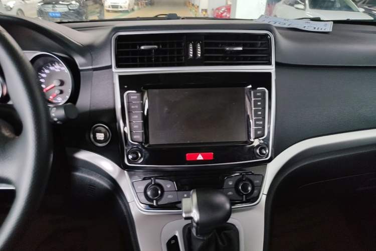 Used Haval M6 2019 1.5T DCT Two-Wheel Drive Elite Version China VI Standard Audio And AC Panel