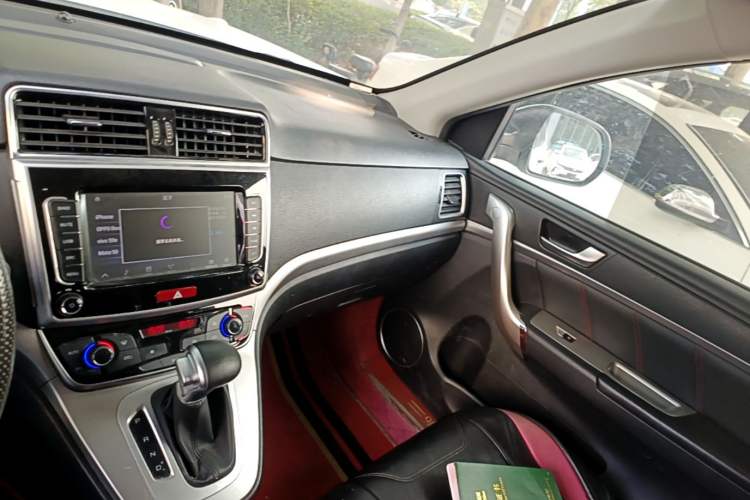 Used Haval M6 2019 1.5T DCT Two-Wheel Drive Value Edition China VI Standard Audio And AC Panel