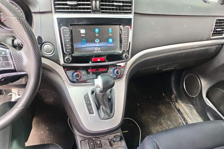 Used Haval M6 2019 1.5T DCT Two-Wheel Drive Value Edition China VI Standard Audio And AC Panel