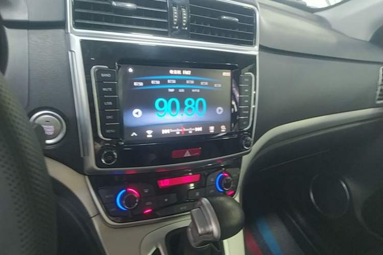 Used Haval M6 2019 1.5T DCT Two-Wheel Drive Value Edition China VI Standard Audio And AC Panel