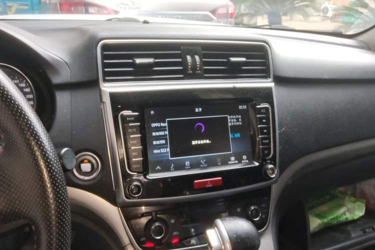 Used Haval M6 2019 1.5T DCT Two-Wheel Drive Elite Version China VI Standard Audio And AC Panel