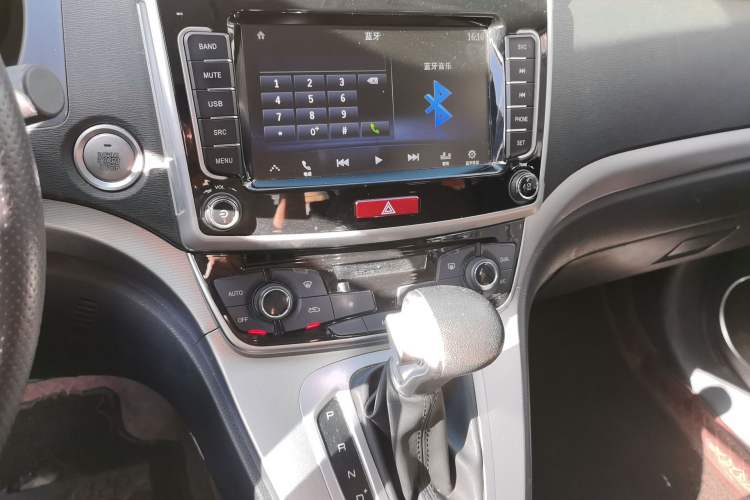 Used Haval M6 2019 1.5T DCT Two-Wheel Drive Elite Version China VI Standard Audio And AC Panel