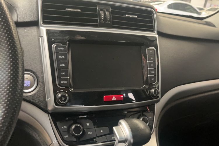 Used Haval M6 2019 1.5T DCT Two-Wheel Drive Value Edition China VI Standard Audio And AC Panel