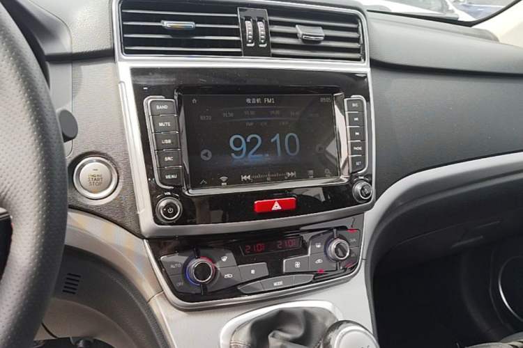 Used Haval M6 2019 1.5T Manual Two-Wheel Drive Elite Version China VI Standard Audio And AC Panel