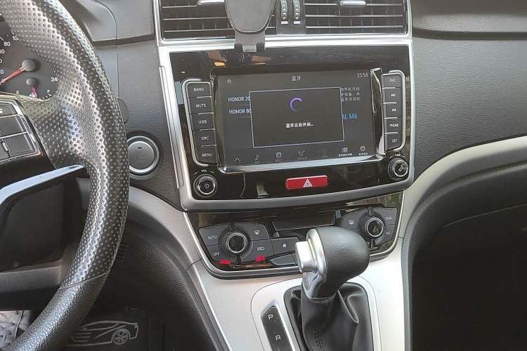 Used Haval M6 2019 1.5T DCT Two-Wheel Drive Value Edition China VI Standard Audio And AC Panel
