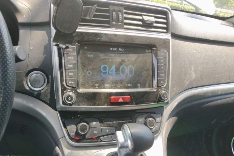 Used Haval M6 2019 1.5T DCT Two-Wheel Drive Value Edition China VI Standard Audio And AC Panel