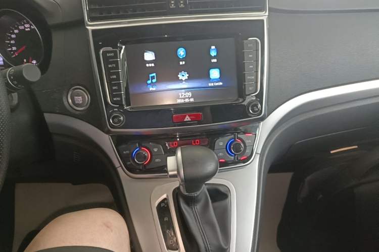 Used Haval M6 2019 1.5T DCT Two-Wheel Drive Elite Version China V Standard Audio And AC Panel