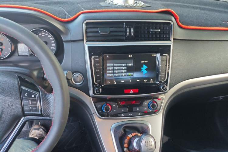 Used Haval M6 2019 1.5T Manual Two-Wheel Drive Elite Version China VI Standard Audio And AC Panel