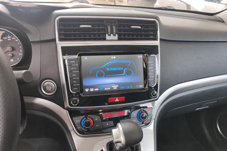Used Haval M6 2019 1.5T DCT Two-Wheel Drive Value Edition China VI Standard Audio And AC Panel