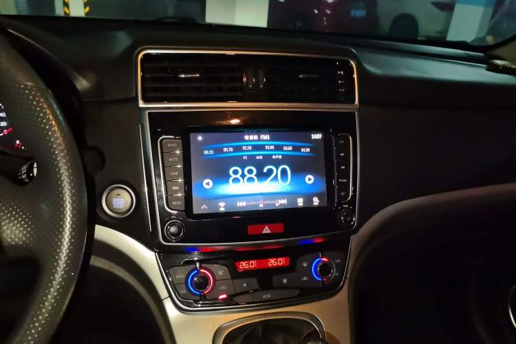 Used Haval M6 2019 1.5T Manual Two-Wheel Drive Urban Version China VI Standard Audio And AC Panel