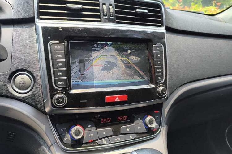 Used Haval M6 2019 1.5T DCT Two-Wheel Drive Elite Version China V Standard Audio And AC Panel