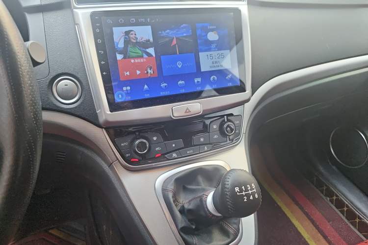 Used Haval M6 2019 1.5T Manual Two-Wheel Drive Urban Version China VI Standard Audio And AC Panel