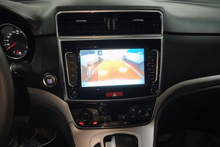 Used Haval M6 2019 1.5T DCT Two-Wheel Drive Elite Version China V Standard Audio And AC Panel