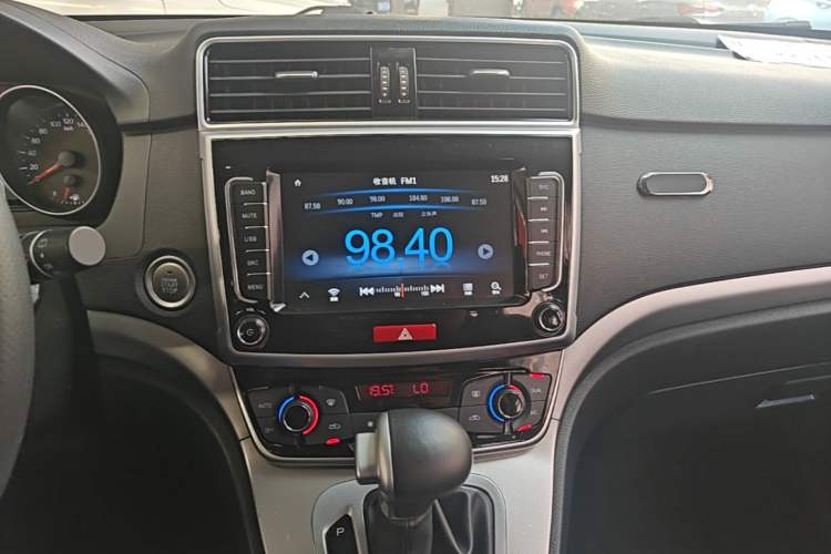 Used Haval M6 2019 1.5T DCT Two-Wheel Drive Elite Version China VI Standard Audio And AC Panel