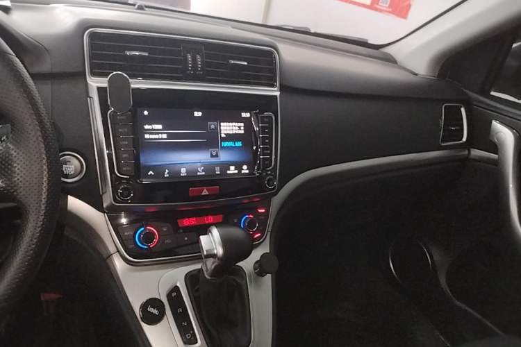 Used Haval M6 2019 1.5T DCT Two-Wheel Drive Value Edition China VI Standard Audio And AC Panel