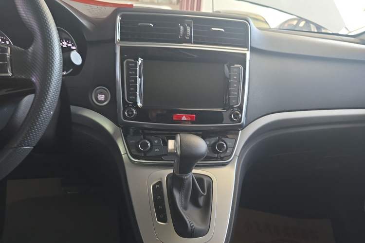 Used Haval M6 2019 1.5T DCT Two-Wheel Drive Value Edition China VI Standard Audio And AC Panel