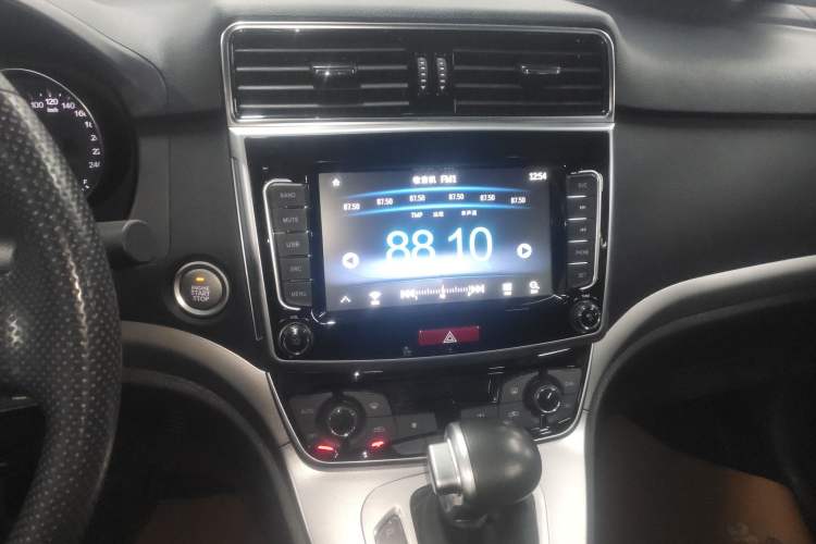 Used Haval M6 2019 1.5T DCT Two-Wheel Drive Value Edition China VI Standard Audio And AC Panel