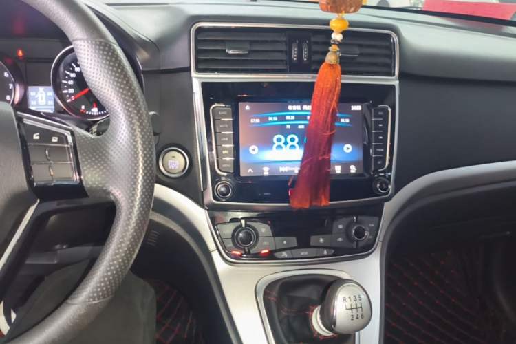 Used Haval M6 2019 1.5T Manual Two-Wheel Drive Urban Version China VI Standard Audio And AC Panel