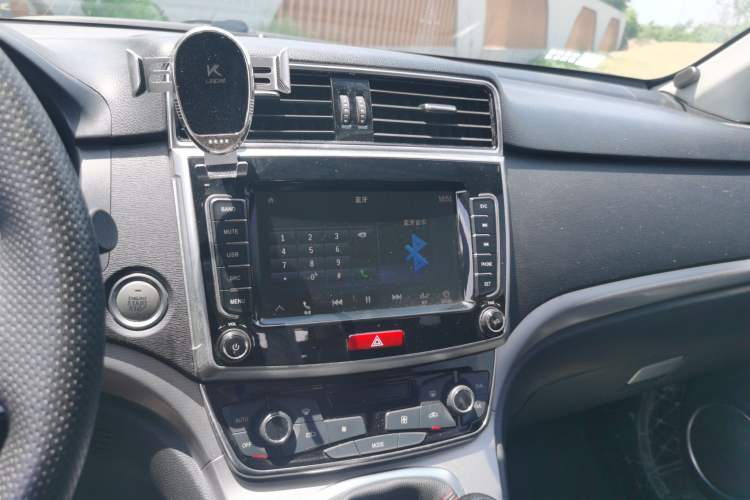 Used Haval M6 2019 1.5T Manual Two-Wheel Drive Elite Version China VI Standard Audio And AC Panel