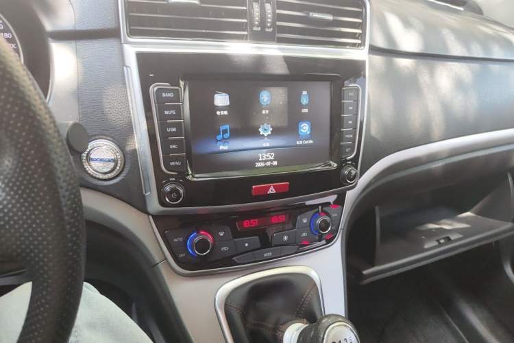 Used Haval M6 2019 1.5T Manual Two-Wheel Drive Urban Version China VI Standard Audio And AC Panel