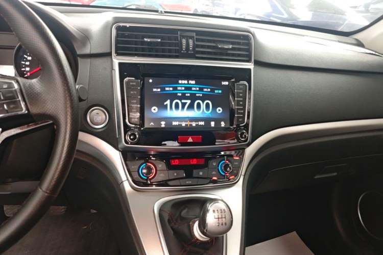 Used Haval M6 2019 1.5T Manual Two-Wheel Drive Elite Version China VI Standard Audio And AC Panel